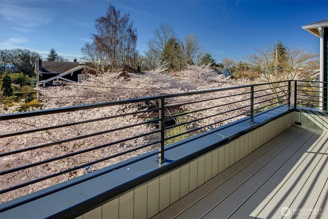 2660 9th Avenue W, Seattle, WA 98119