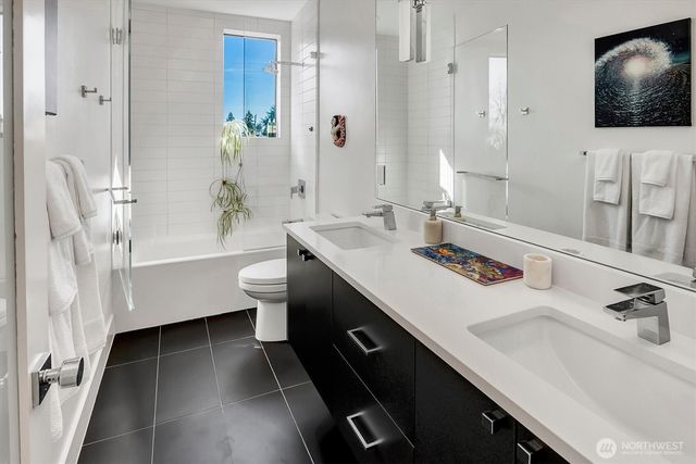 2660 9th Avenue W, Seattle, WA 98119