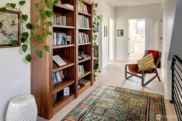 2660 9th Avenue W, Seattle, WA 98119