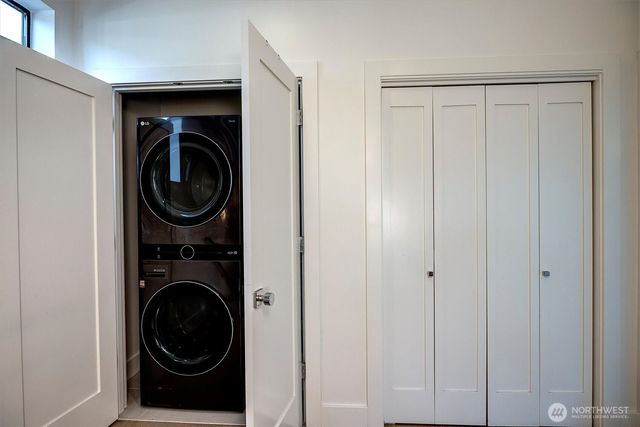 2660 9th Avenue W, Seattle, WA 98119