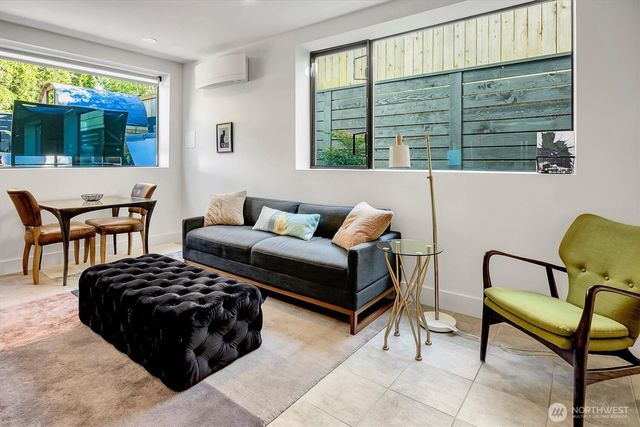 2660 9th Avenue W, Seattle, WA 98119