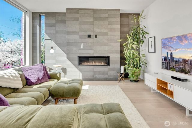 2660 9th Avenue W, Seattle, WA 98119