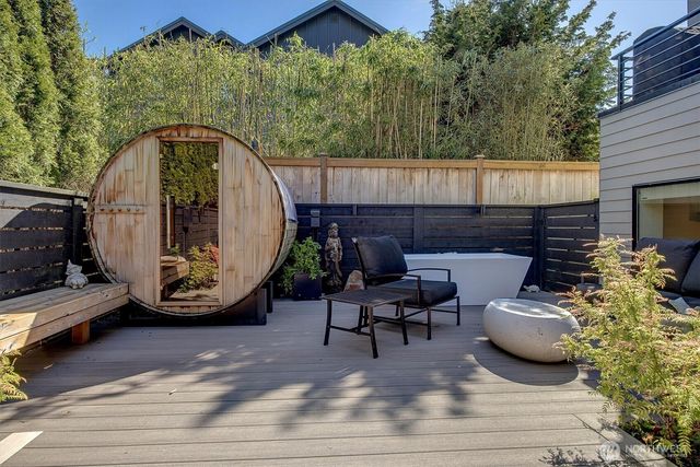 2660 9th Avenue W, Seattle, WA 98119