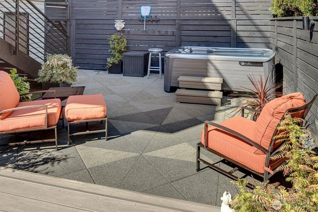 2660 9th Avenue W, Seattle, WA 98119