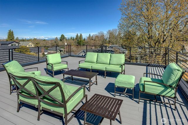 2660 9th Avenue W, Seattle, WA 98119