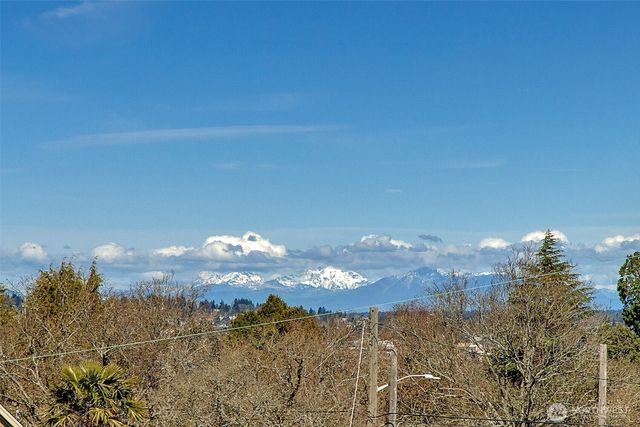 2660 9th Avenue W, Seattle, WA 98119