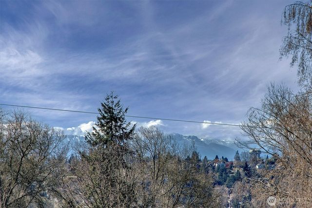 2660 9th Avenue W, Seattle, WA 98119