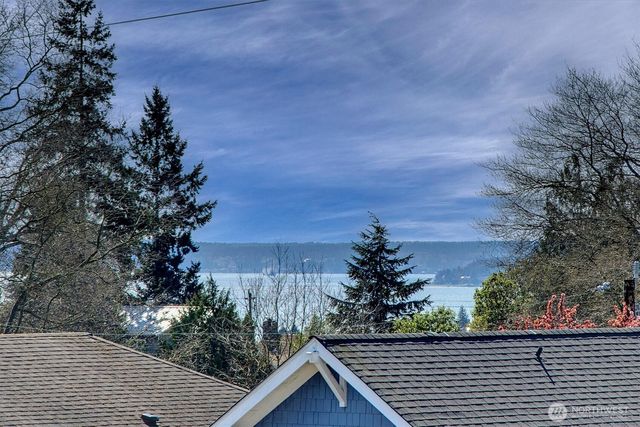 2660 9th Avenue W, Seattle, WA 98119