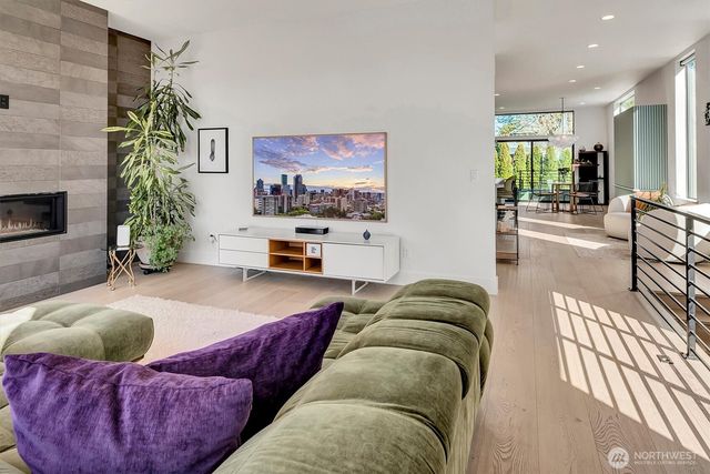 2660 9th Avenue W, Seattle, WA 98119