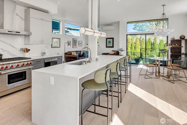 2660 9th Avenue W, Seattle, WA 98119