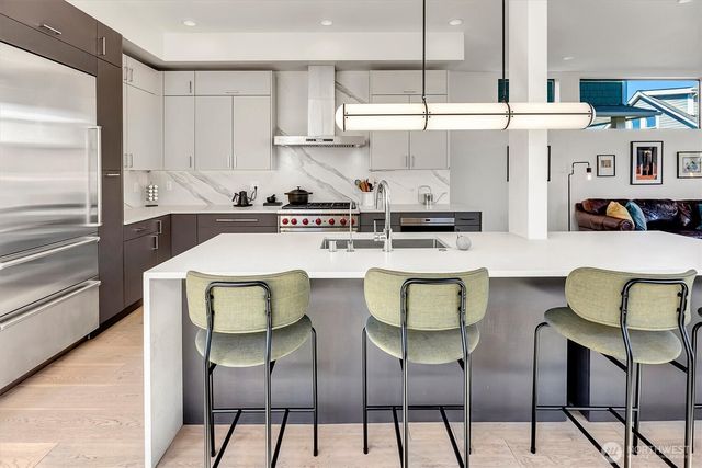 2660 9th Avenue W, Seattle, WA 98119