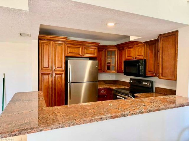 169 SANTA CLARA DR 11, Naples, FL 34104