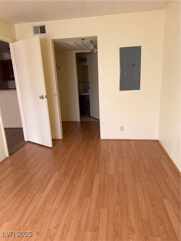 1361 East University Avenue 209, Las Vegas, NV 89119