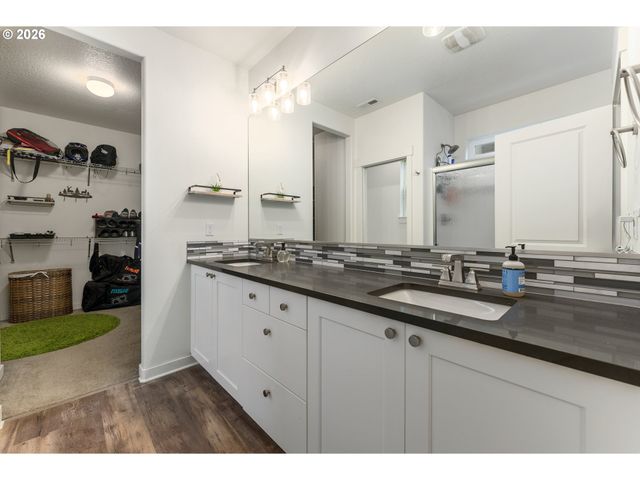224 Ne Liberty Ln, Estacada, OR 97023