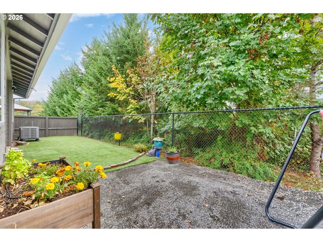 224 Ne Liberty Ln, Estacada, OR 97023