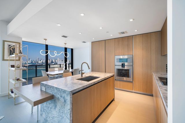 500 Alton 2702, Miami Beach, FL 33139