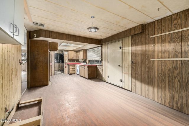 7637 E FLOSSMOOR Avenue, Mesa, AZ 85208