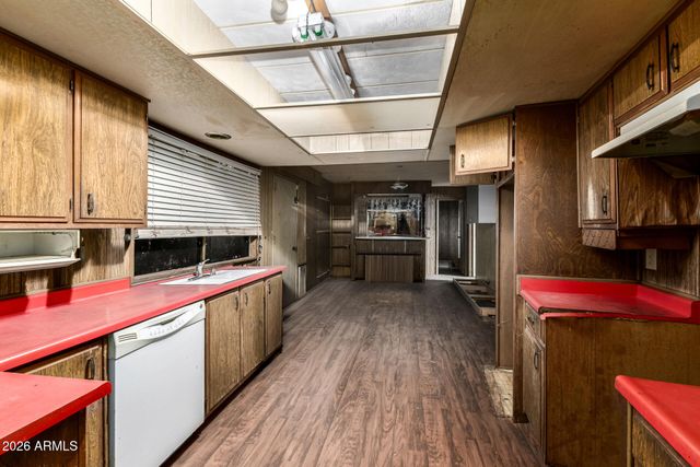 7637 E FLOSSMOOR Avenue, Mesa, AZ 85208