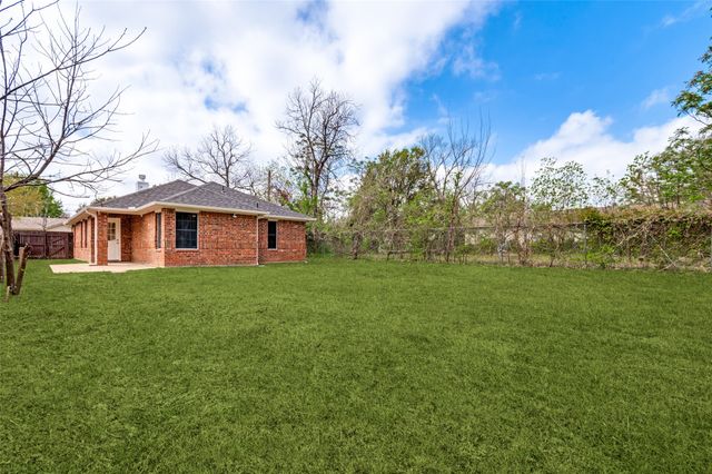 1011 Houston Street, Arlington, TX 76012