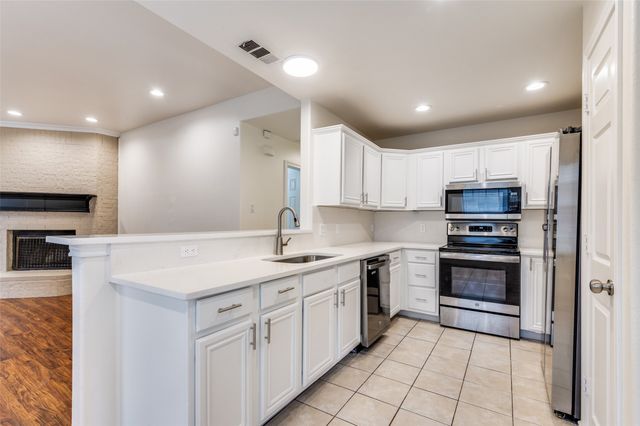 1011 Houston Street, Arlington, TX 76012