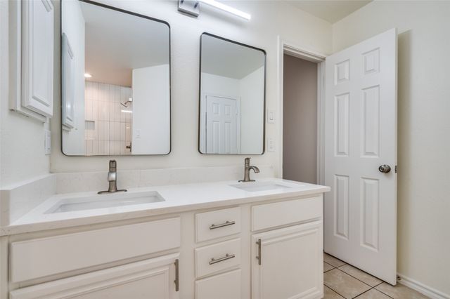 1011 Houston Street, Arlington, TX 76012