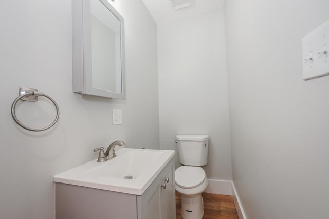 958 Hanover Street, Manchester, NH 03104