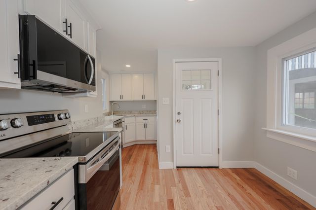 958 Hanover Street, Manchester, NH 03104