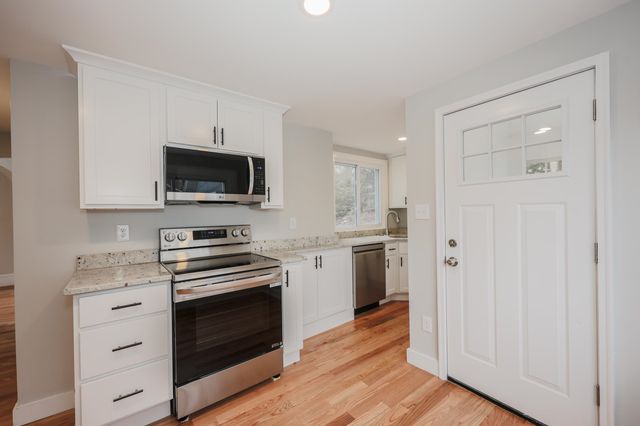 958 Hanover Street, Manchester, NH 03104