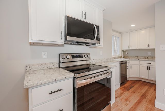 958 Hanover Street, Manchester, NH 03104