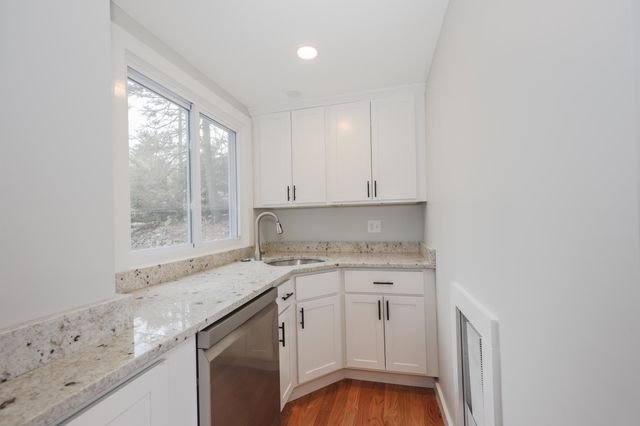 958 Hanover Street, Manchester, NH 03104