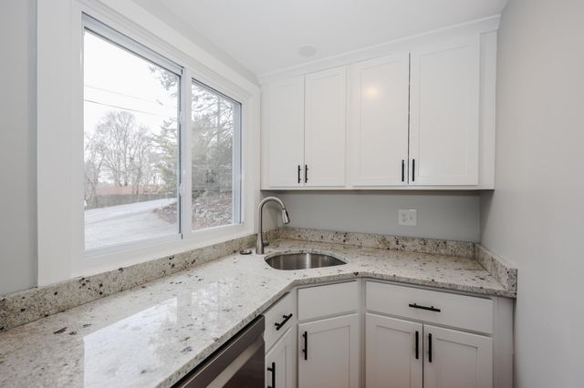 958 Hanover Street, Manchester, NH 03104