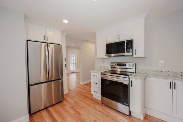 958 Hanover Street, Manchester, NH 03104