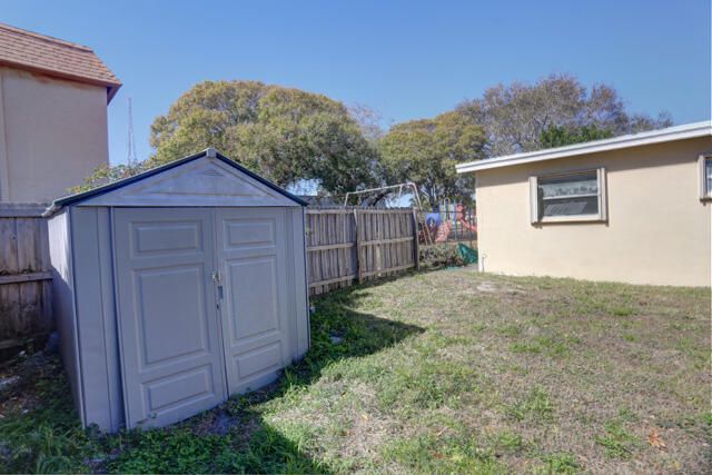 910 9th Street, Lake Park, FL 33403