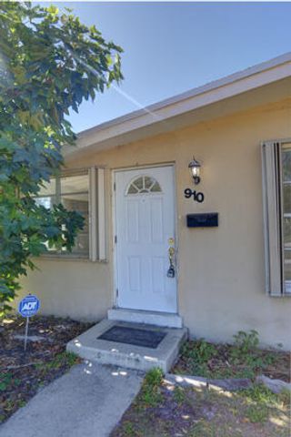 910 9th Street, Lake Park, FL 33403