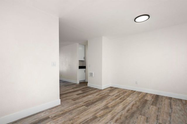 1611 Pentecost Way 3, San Diego, CA 92105