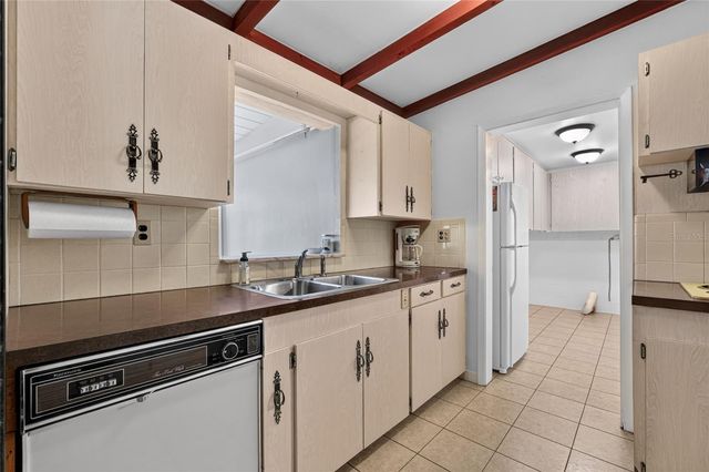 4136 CR 400, Lake Panasoffkee, FL 33538