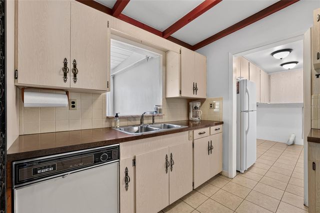 4136 CR 400, Lake Panasoffkee, FL 33538