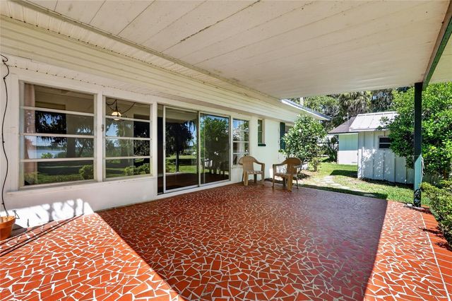 4136 CR 400, Lake Panasoffkee, FL 33538