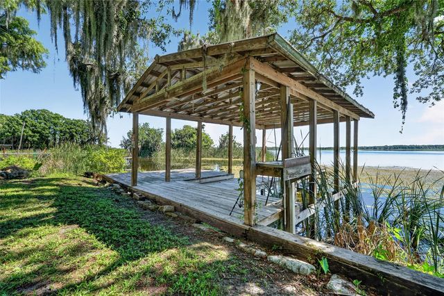 4136 CR 400, Lake Panasoffkee, FL 33538