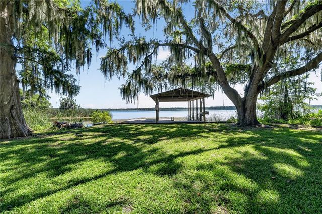 4136 CR 400, Lake Panasoffkee, FL 33538