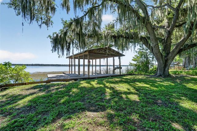 4136 CR 400, Lake Panasoffkee, FL 33538