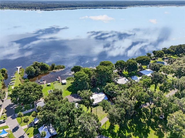 4136 CR 400, Lake Panasoffkee, FL 33538