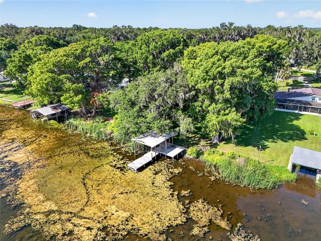 4136 CR 400, Lake Panasoffkee, FL 33538