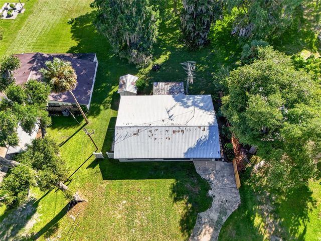 4136 CR 400, Lake Panasoffkee, FL 33538