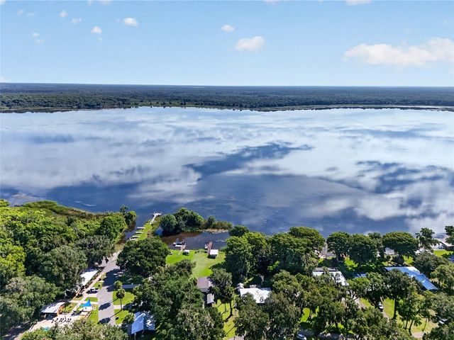 4136 CR 400, Lake Panasoffkee, FL 33538