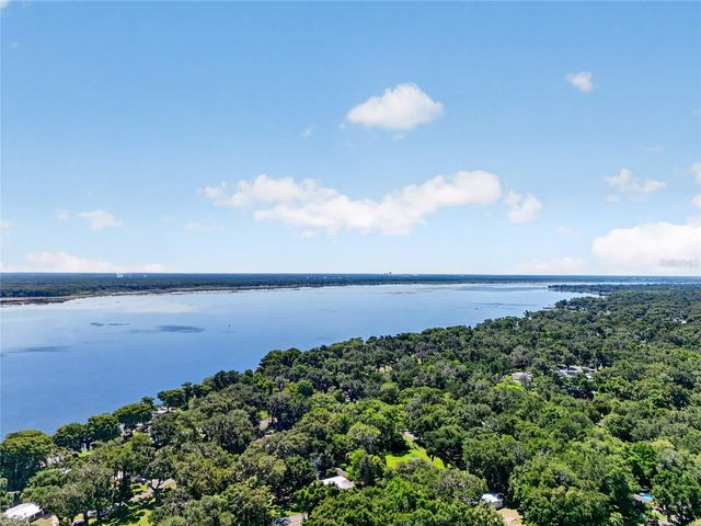 4136 CR 400, Lake Panasoffkee, FL 33538