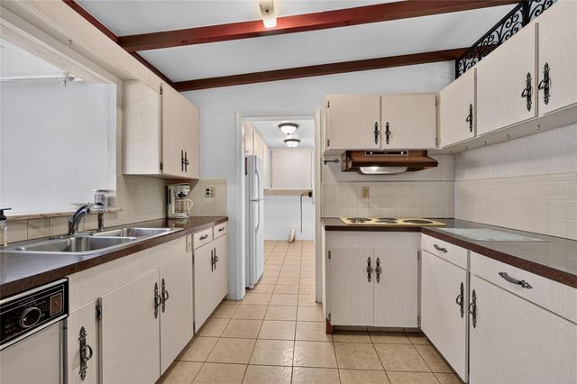 4136 CR 400, Lake Panasoffkee, FL 33538