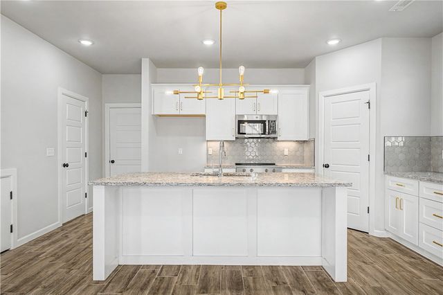 1703 W Broadway Place, Rogers, AR 72758