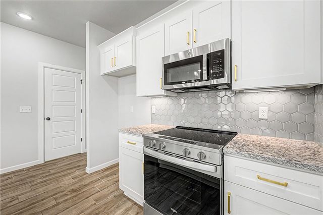 1703 W Broadway Place, Rogers, AR 72758