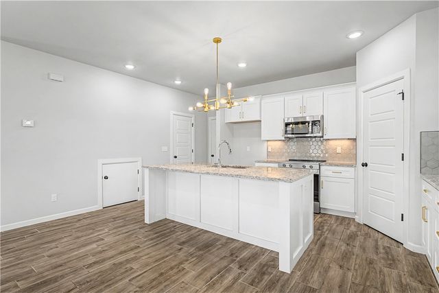 1703 W Broadway Place, Rogers, AR 72758